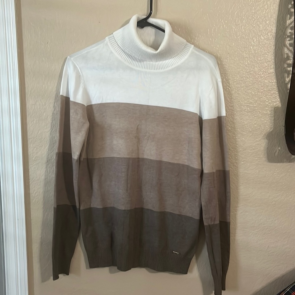 Calvin Klein turtle-neck long sleeve. Size Medium